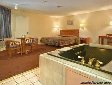 Super 8 By Wyndham Ontario Ca 2*