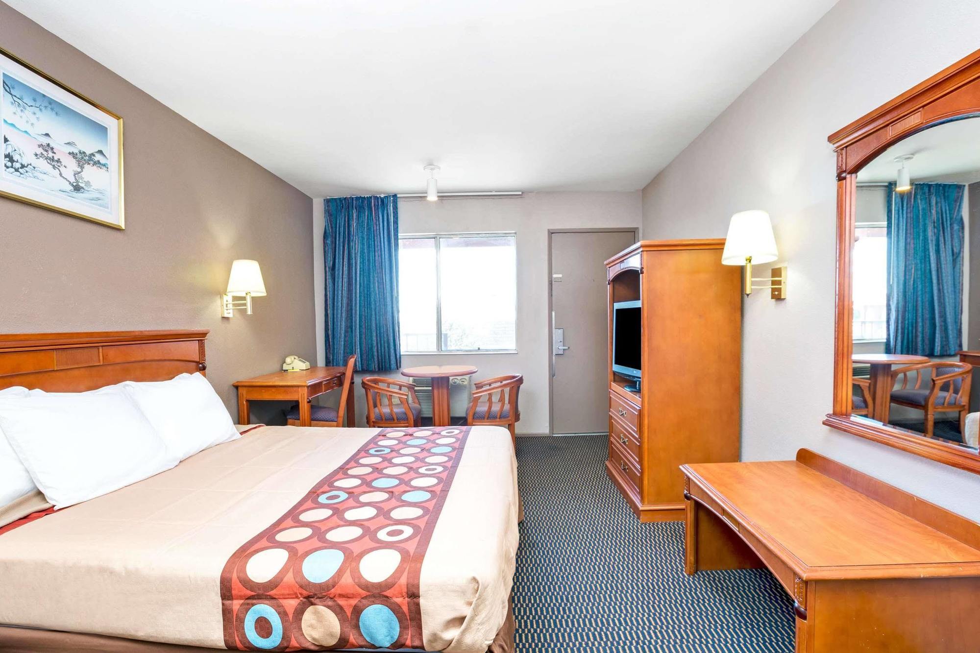 Super 8 By Wyndham Ontario Ca Hotel 2*